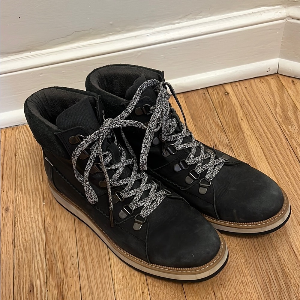 Women’s TOMS boots US size 7